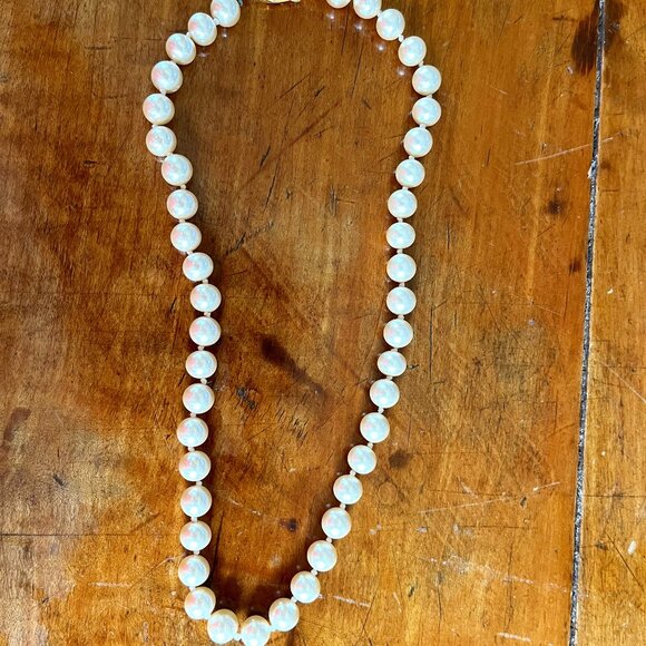Vintage Lustrous Faux Pearl Necklace Hand Knotted Marked Japan - Picture 4 of 8